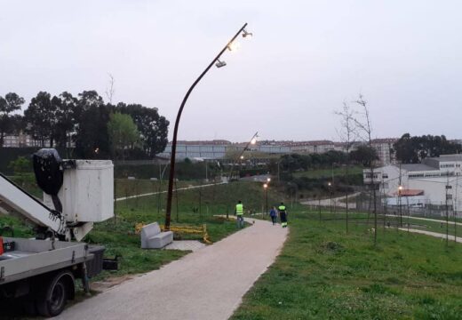 Concello mellora a visibilidade do Parque de Adolfo Suárez con cinco novos puntos de luz